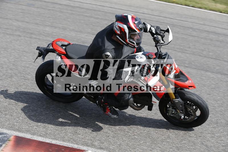 /27 12.06.2025 Ducati Schweiz Trackday Warmup  ADR/blau-bleu/24